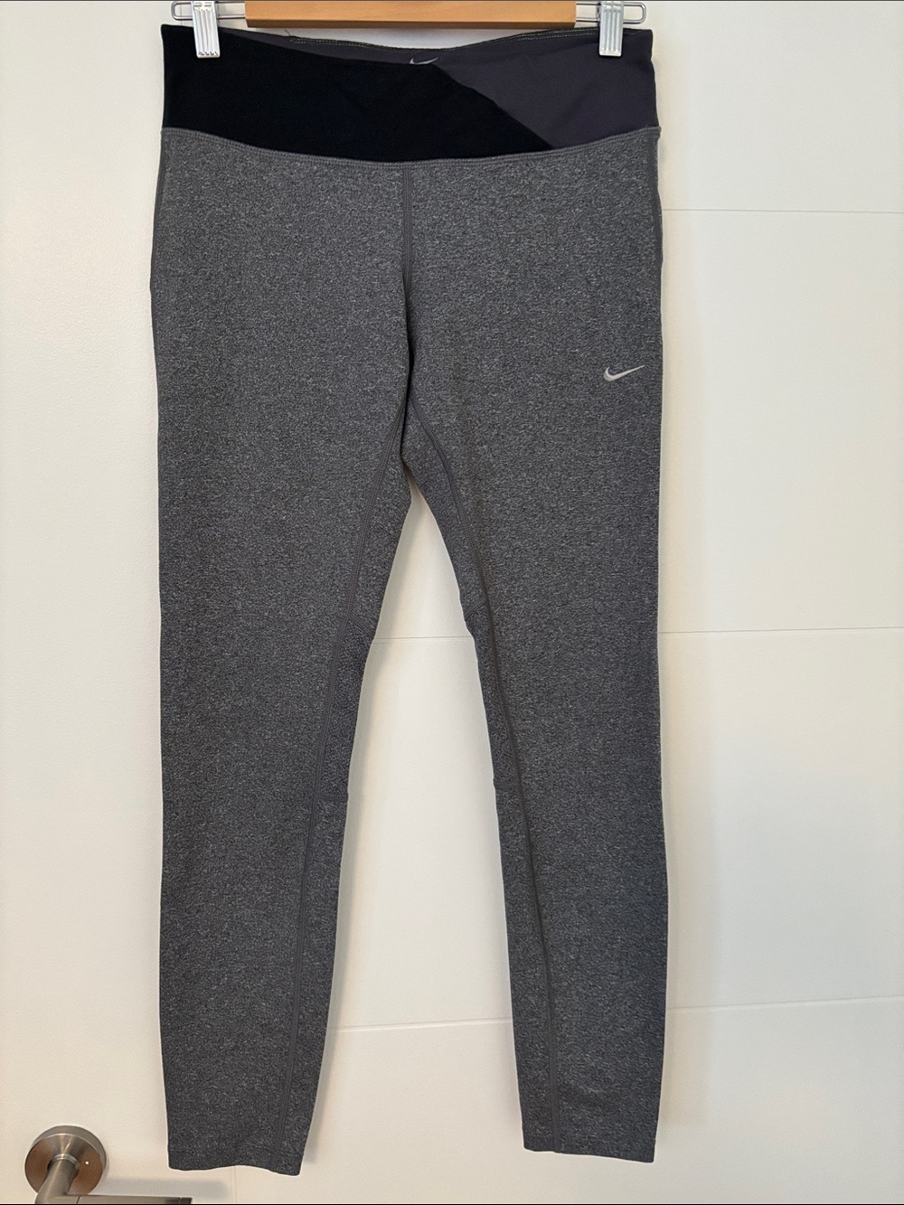 Nike Women’s Charcoal Gray Leggings with Black Waistband
